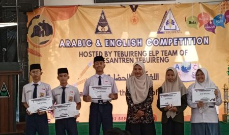 Siswa SMP A Wahid Hasyim Borong Juara di Arabic & English Competition Pesantren Tebuireng 2025